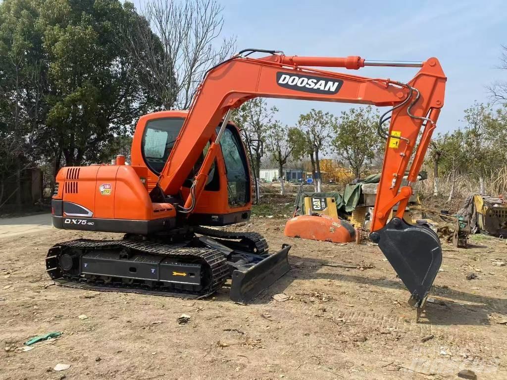 Doosan DX 75-9 C Közepes (midi) kotrók 7 t - 12 t