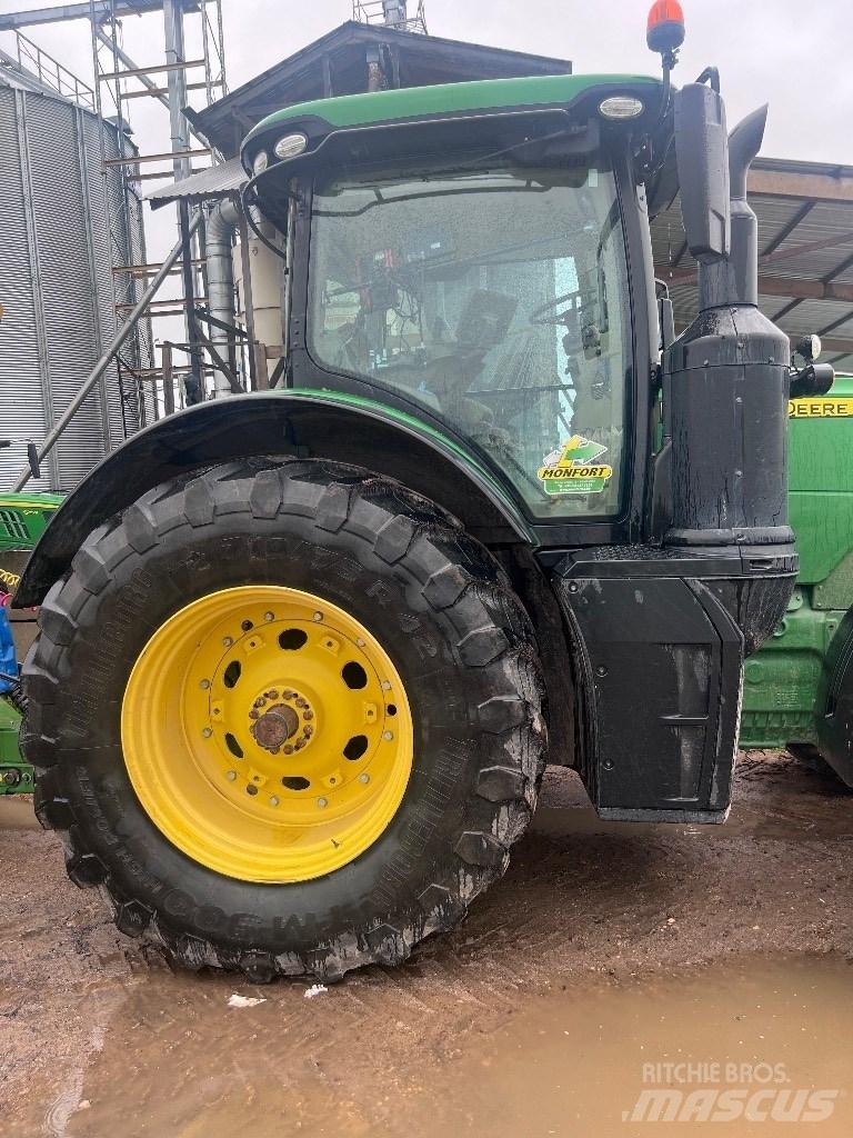 John Deere 8320 R Traktorok
