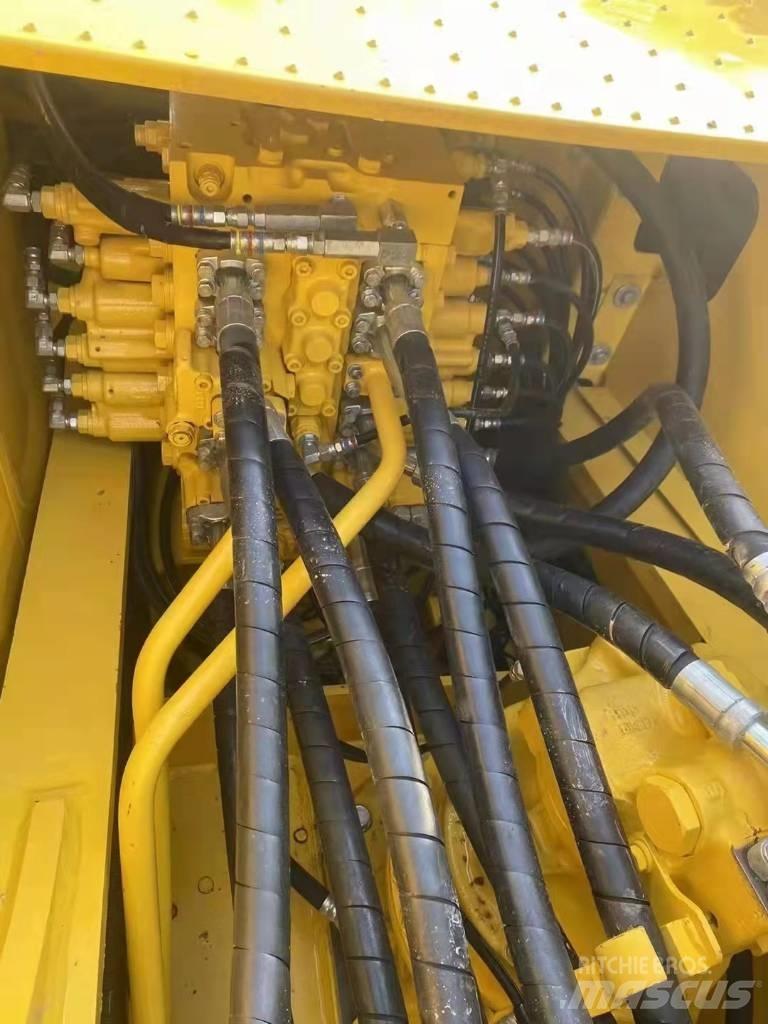 Komatsu PC 220-8 Lánctalpas kotrók