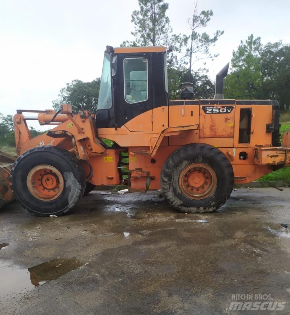 Doosan Mega 250 Gumikerekes homlokrakodók