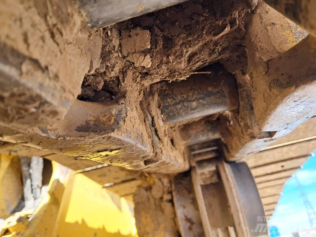 Komatsu D61PXI-24E0 lánctalpas dózerek