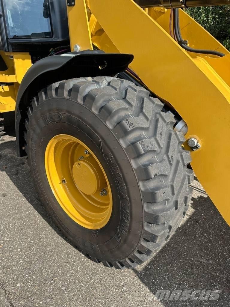 CAT 908 Gumikerekes homlokrakodók