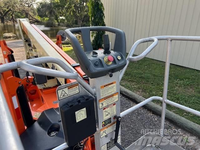 JLG T 350 Pótkocsira szerelt emelők és állványok