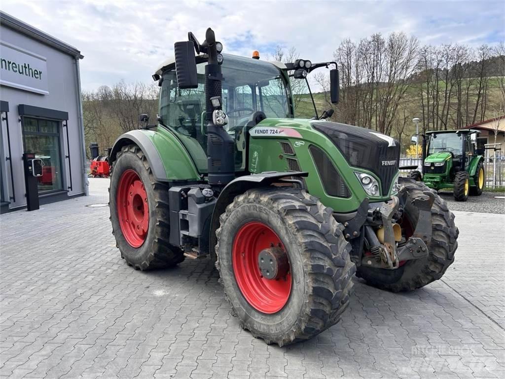 Fendt 724 Vario Traktorok