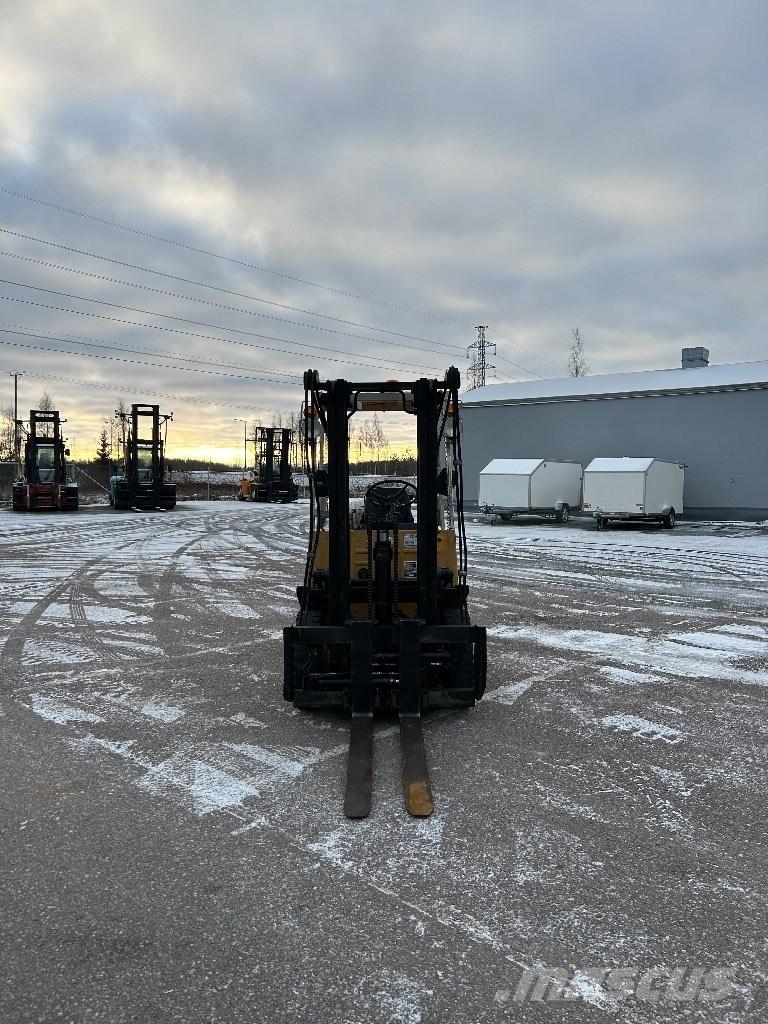 TCM FG 25 N2 Gázüzemű targoncák