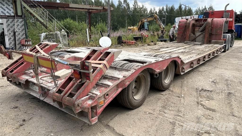 Iveco Trakker Platós / Ponyvás teherautók