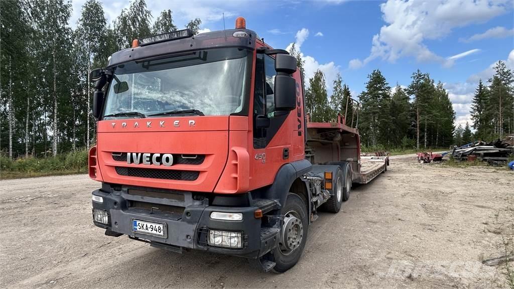 Iveco Trakker Platós / Ponyvás teherautók