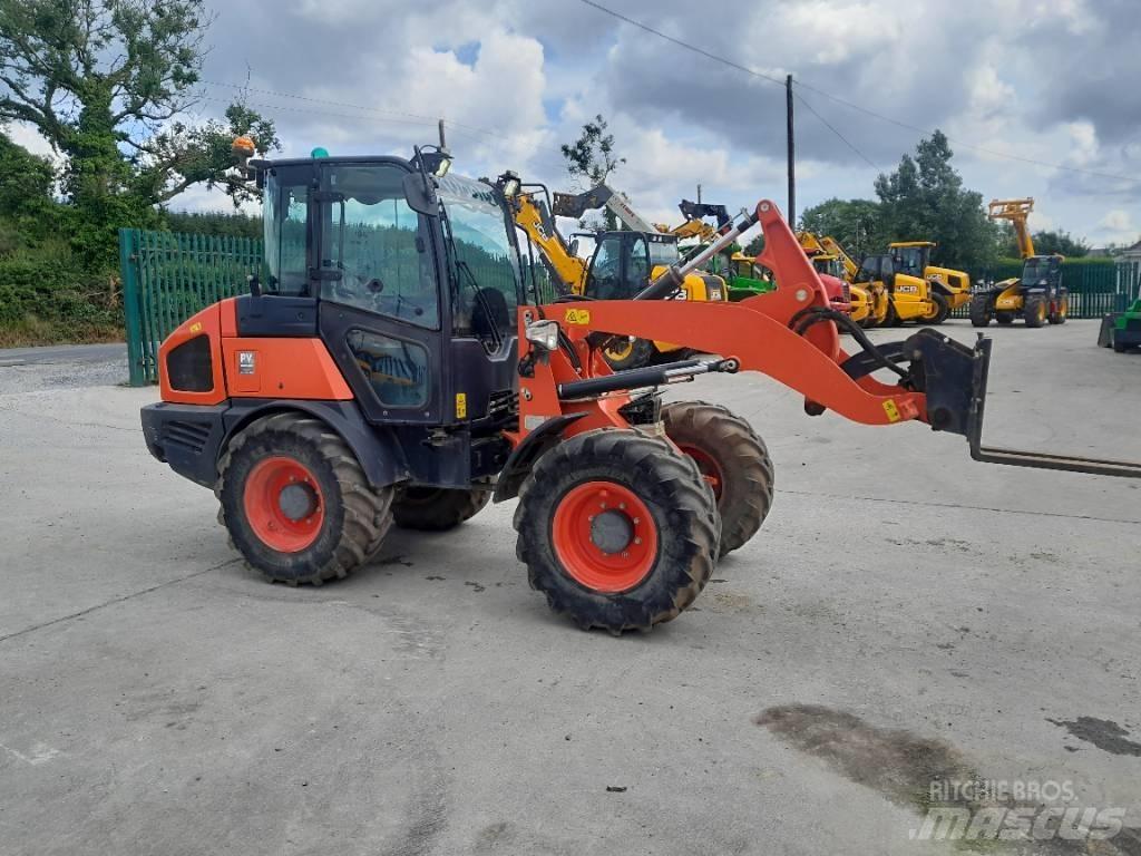 Kubota R 085 Gumikerekes homlokrakodók
