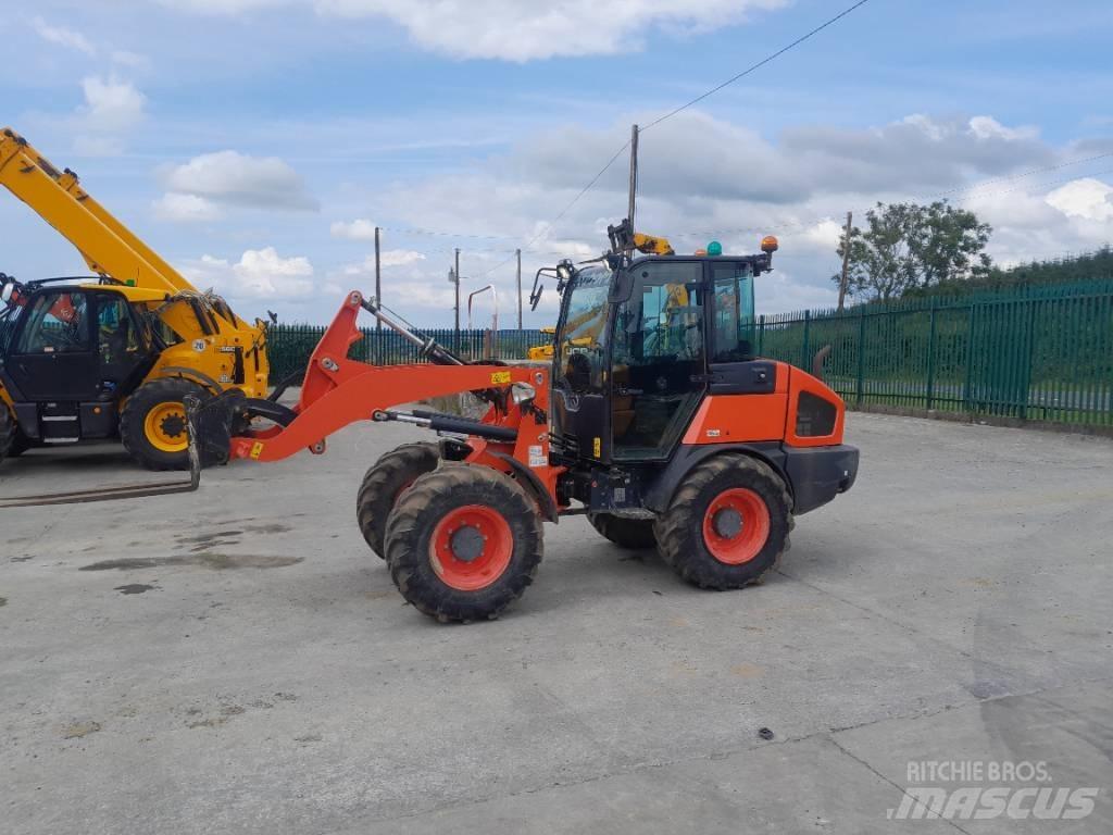 Kubota R 085 Gumikerekes homlokrakodók