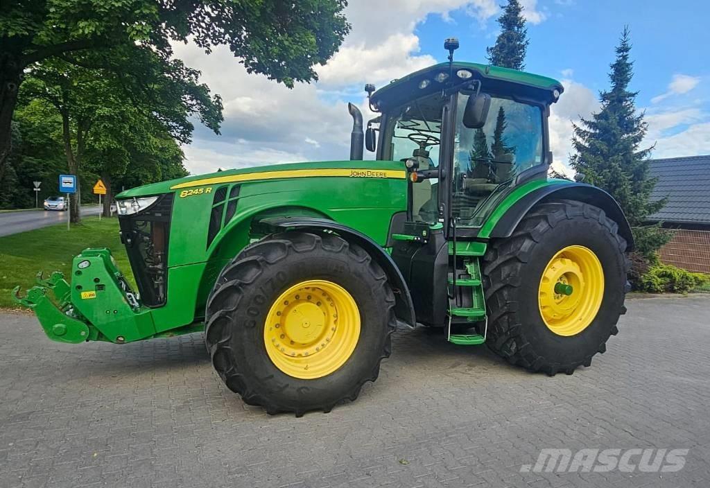 John Deere 8245 R Traktorok