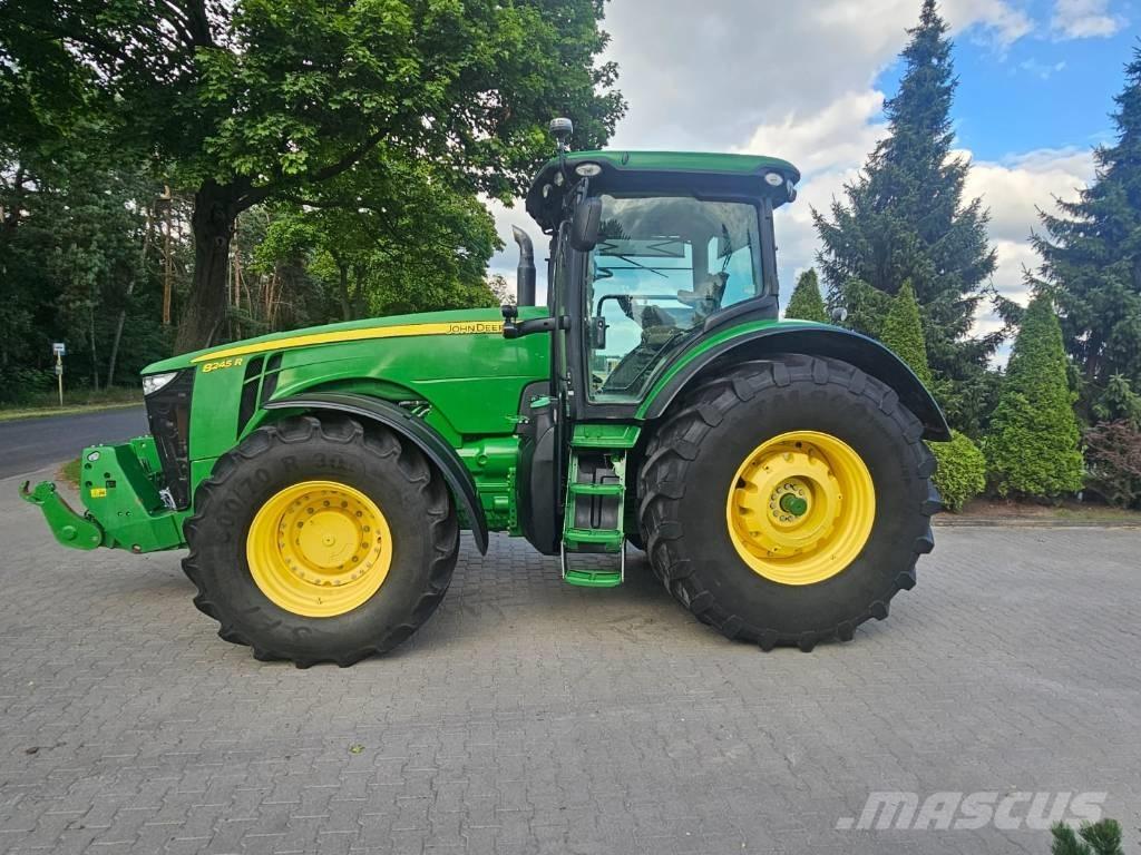 John Deere 8245 R Traktorok
