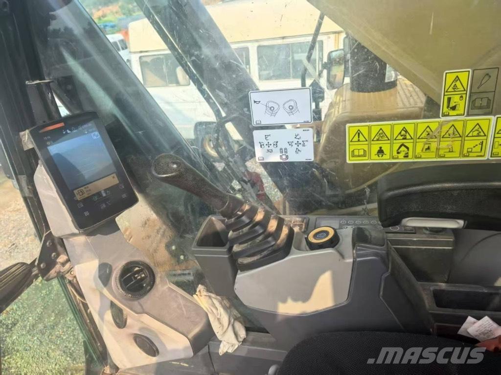 CAT 352 Lánctalpas kotrók