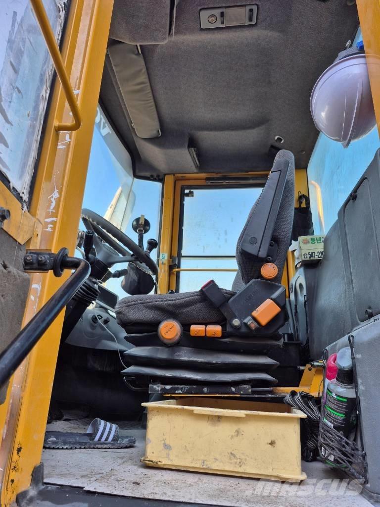 Volvo L 90 E Gumikerekes homlokrakodók