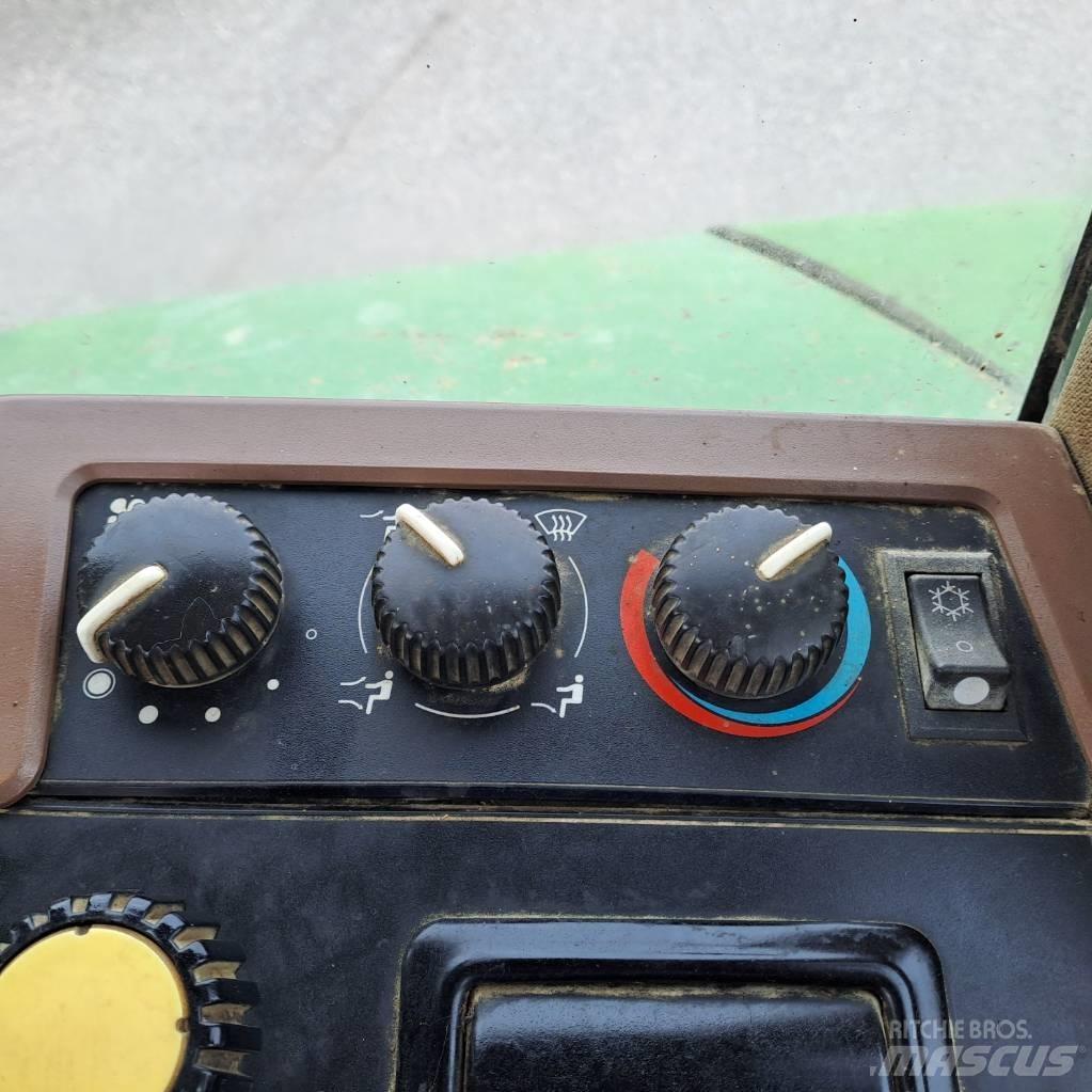 John Deere 7700 Traktorok