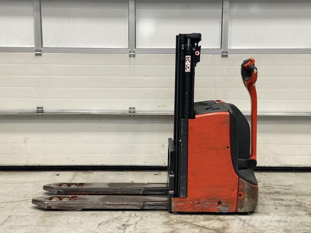 Linde D08 Gyalogkíséretű targonca