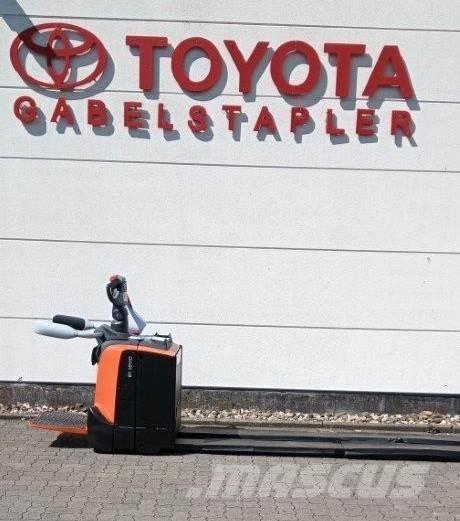 Toyota LPE 250 Alacsony emelőkocsi