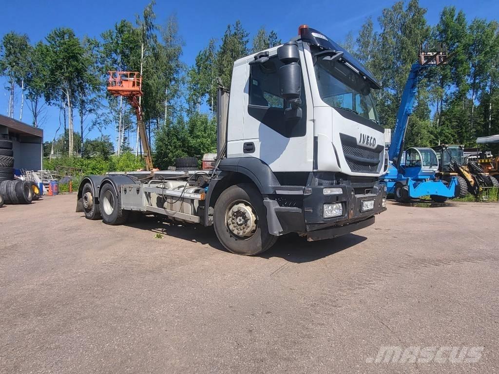 Iveco Stralis-360 Platós/Csörlős teherautók