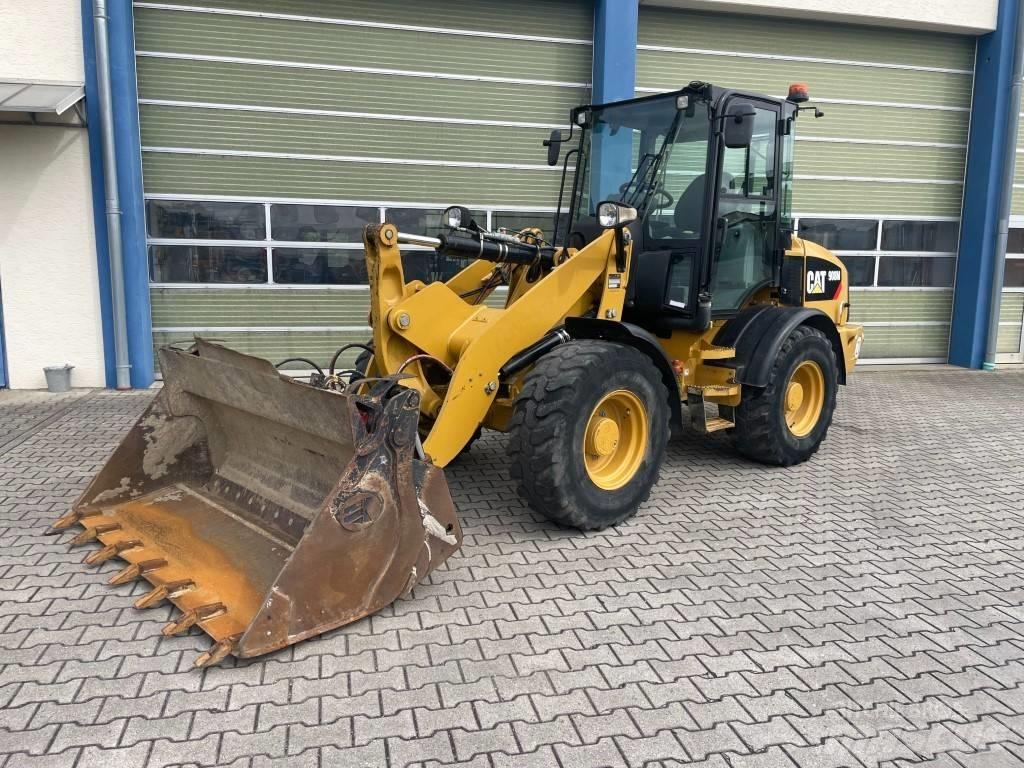 CAT 908 M Gumikerekes homlokrakodók
