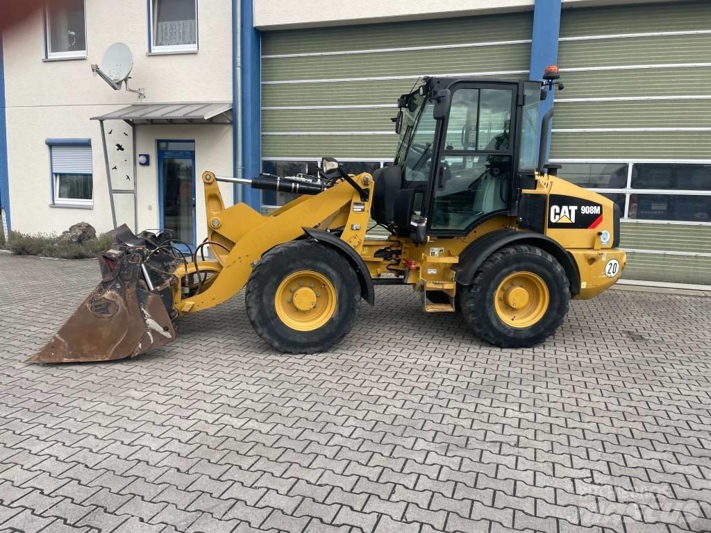 CAT 908 M Gumikerekes homlokrakodók