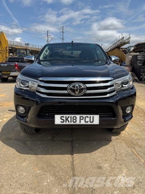Toyota Hilux Kis teherszállító/Platós kocsi