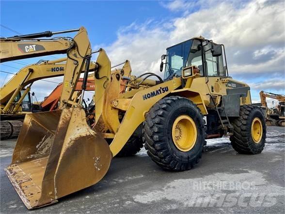 Komatsu WA320 Gumikerekes homlokrakodók