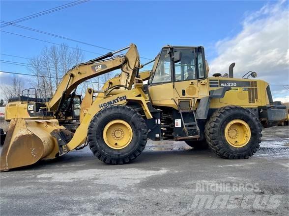 Komatsu WA320 Gumikerekes homlokrakodók