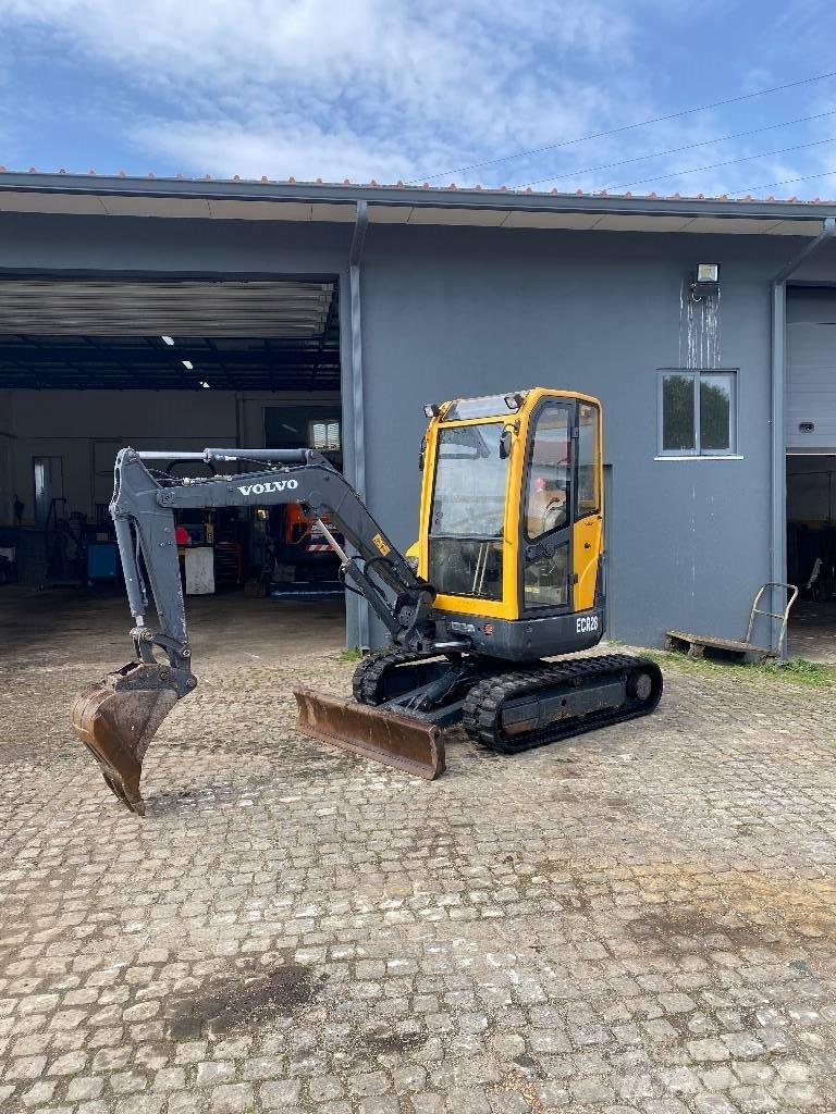 Volvo ECR 28 Mini kotrók < 7t