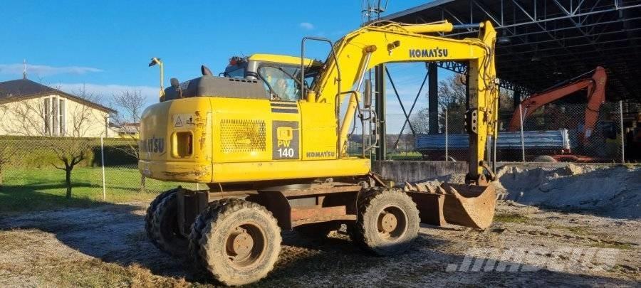 Komatsu PW 140-7 Gumikerekes kotrók