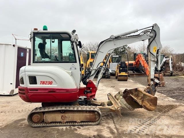 Takeuchi TB 230 Mini kotrók < 7t