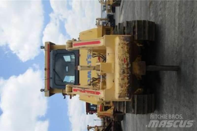 Komatsu D275A-5 lánctalpas dózerek