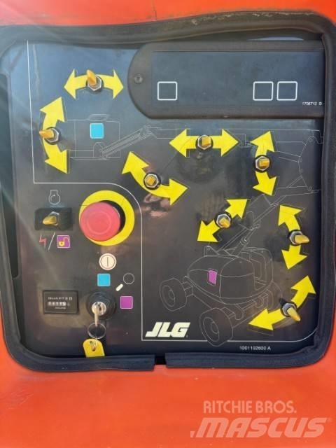 JLG 800 AJ Karos emelők
