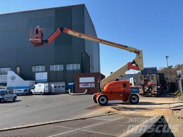 JLG 800 AJ Karos emelők