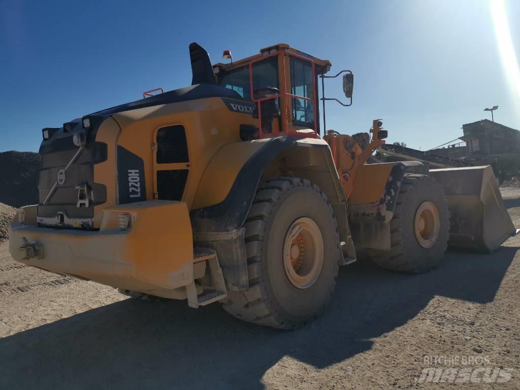 Volvo L220H, UTHYRES Gumikerekes homlokrakodók