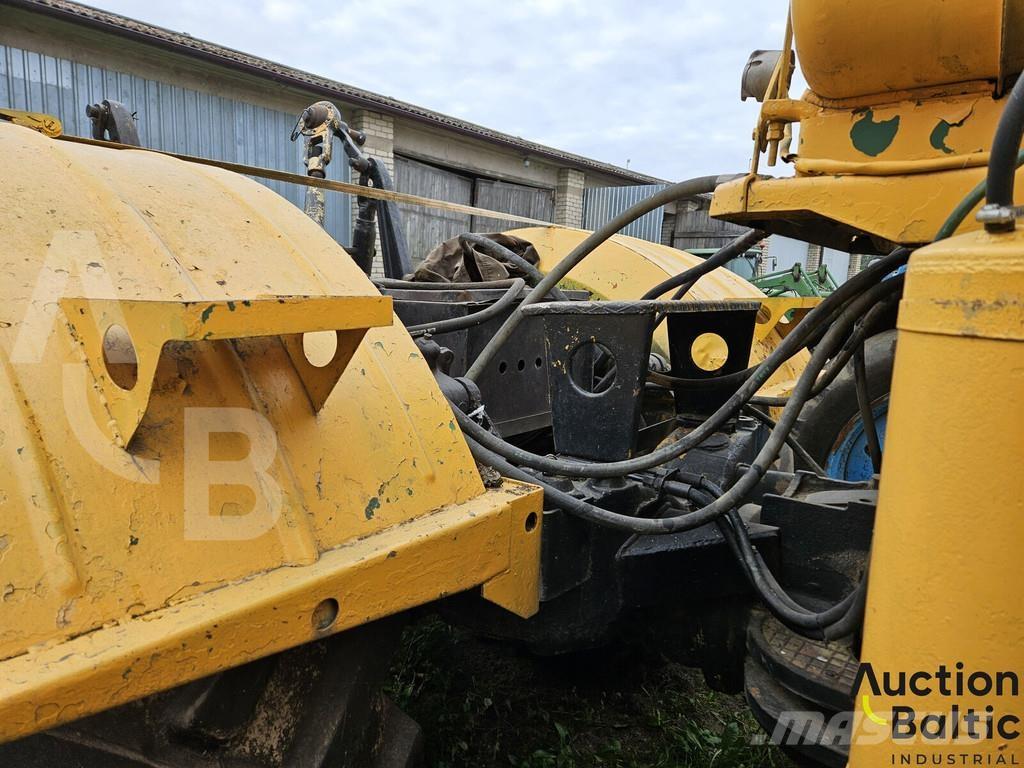  Kirovec K-701 Traktorok