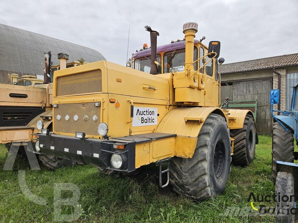  Kirovec K-701 Traktorok