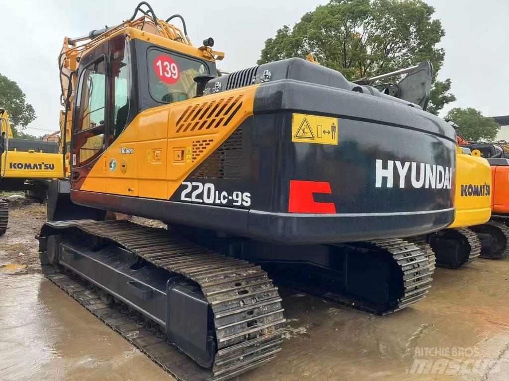 Hyundai R220LC-9S Gumikerekes kotrók