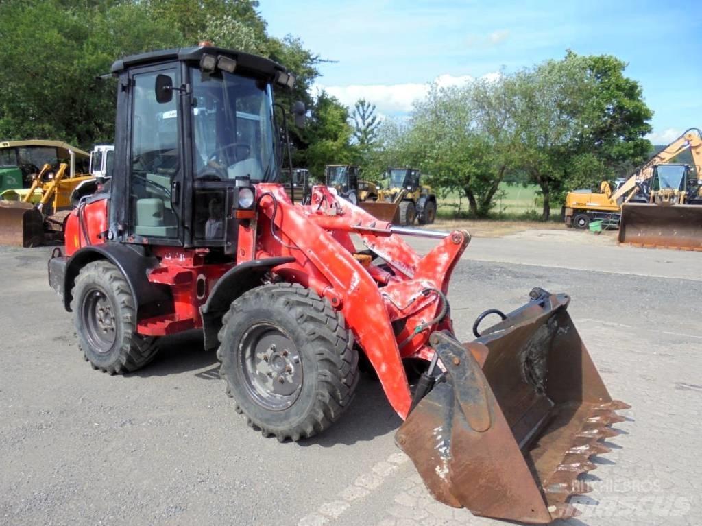 JCB 407 Gumikerekes homlokrakodók