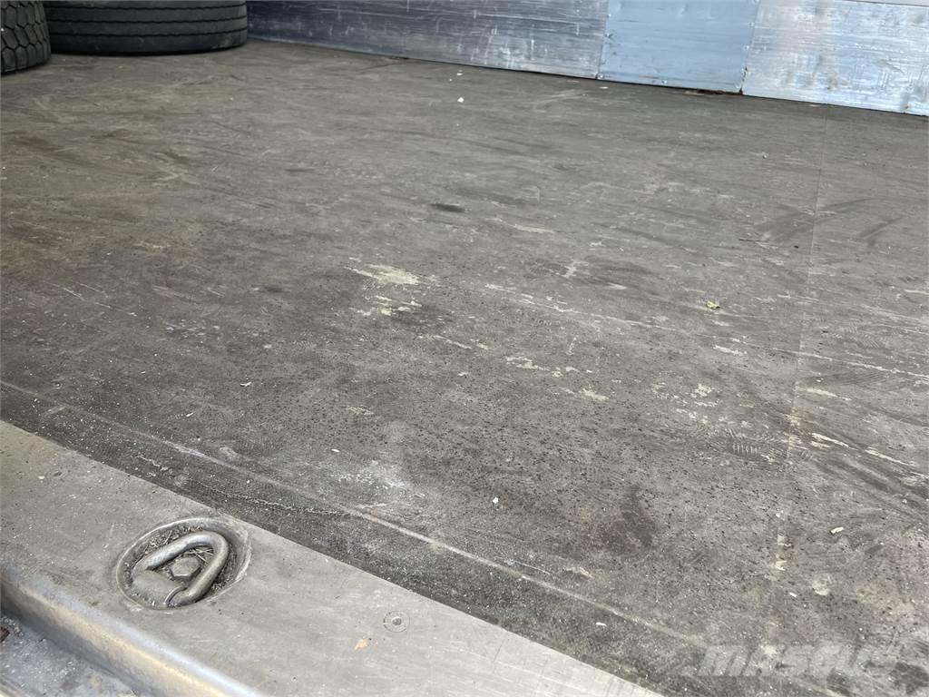 Volvo FL240 4x2 Dobozos teherautók