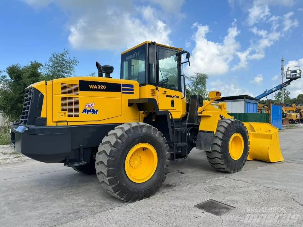 Komatsu WA 320-5 Gumikerekes homlokrakodók