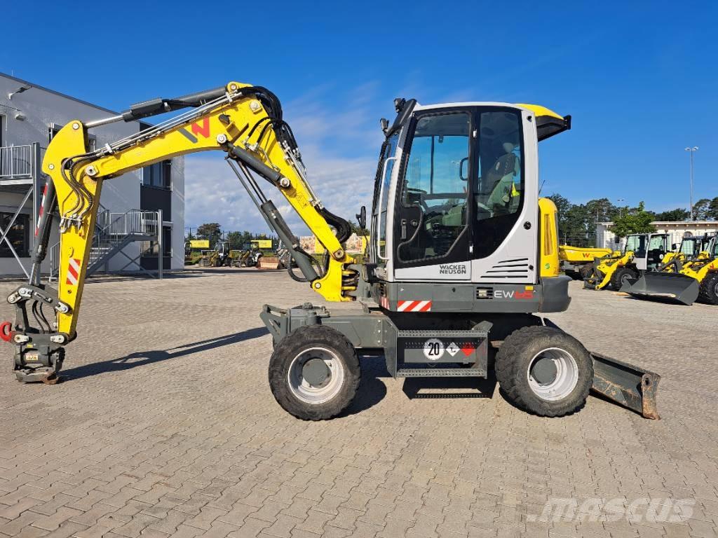 Wacker Neuson EW65 Gumikerekes kotrók