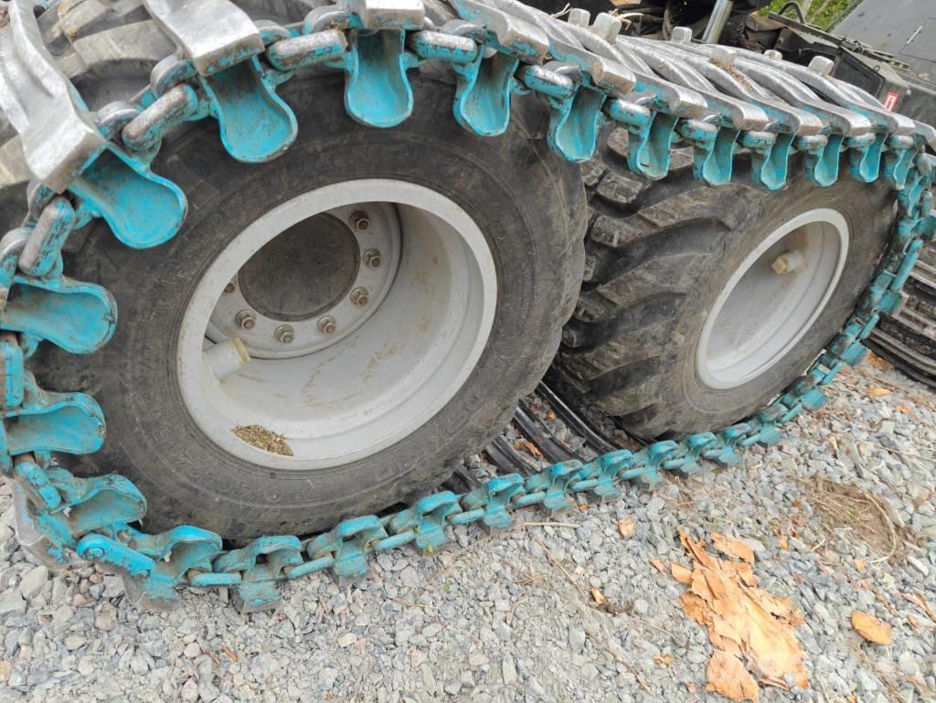 Komatsu 901 XC Betakarítók