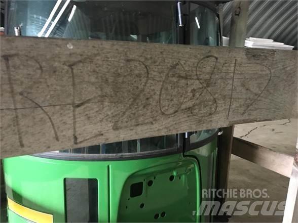 John Deere  Vezetőfülke és belső tartozékok