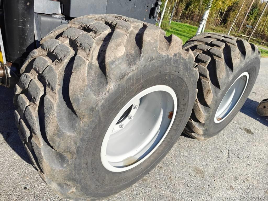 Komatsu 931 Betakarítók