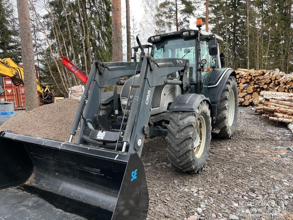 Valtra N 121 HT Traktorok