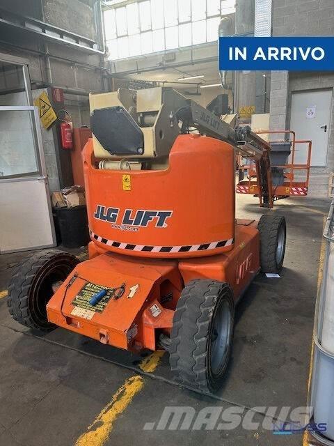 JLG E450AJ Karos emelők
