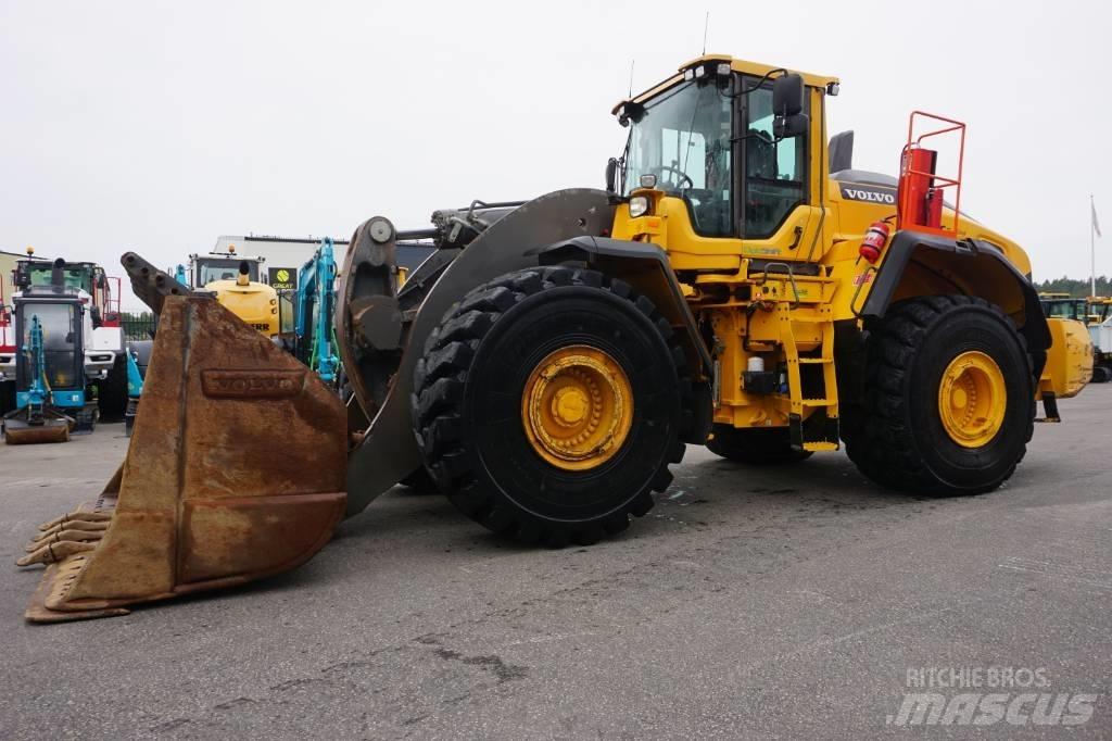 Volvo L250H *Uthyres* Gumikerekes homlokrakodók