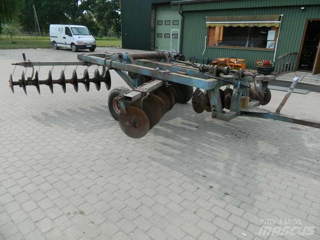 Fiskars FTR32 Tárcsás boronák