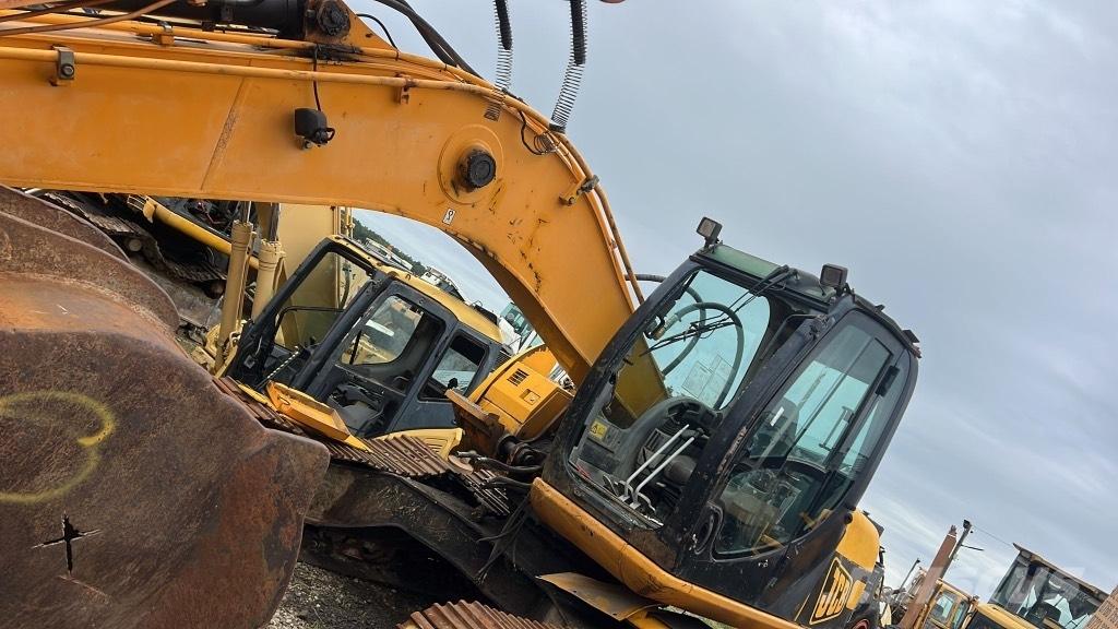 JCB 220 Hűtők