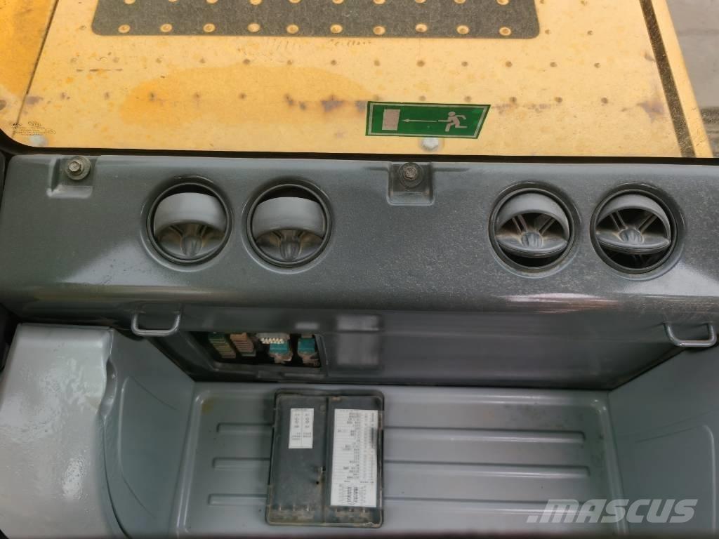 Komatsu PC 220-8 Lánctalpas kotrók