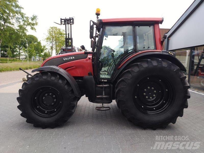 Valtra N 141 Traktorok